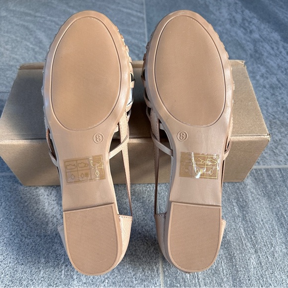 NIB Journee Collection Ekko Woven Flats Vegan Leather Size 8 Tan Beige Sandals - Picture 8 of 11